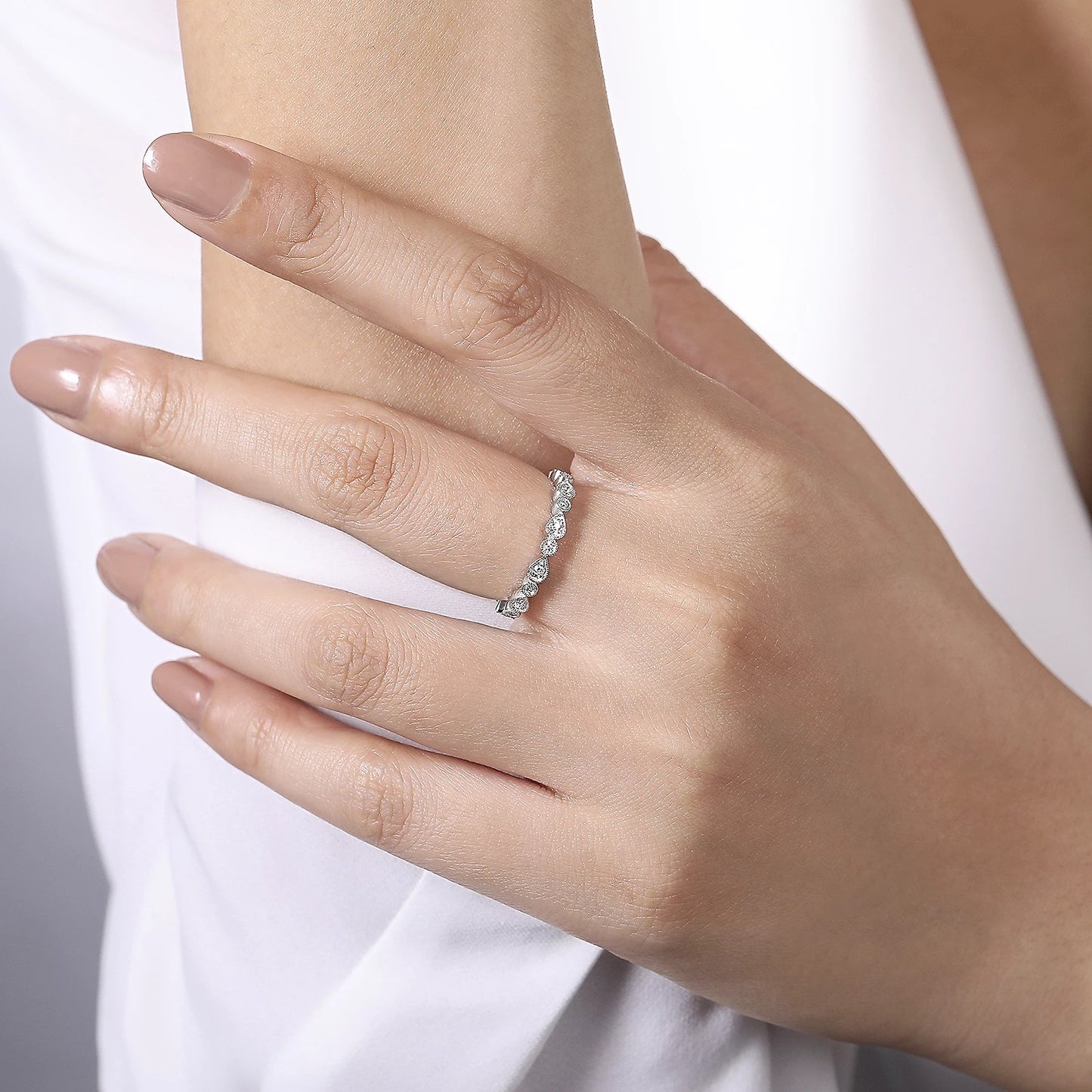 Pear and Round Diamond Station Ring